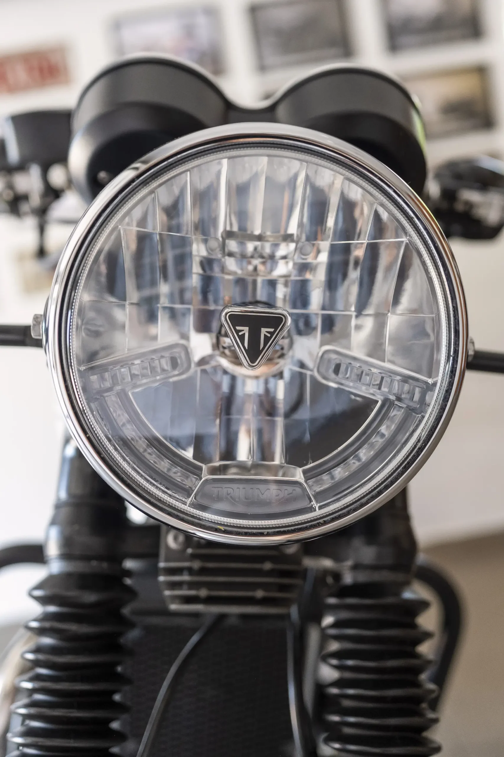 TRIUMPH BONNEVILLE T120 10