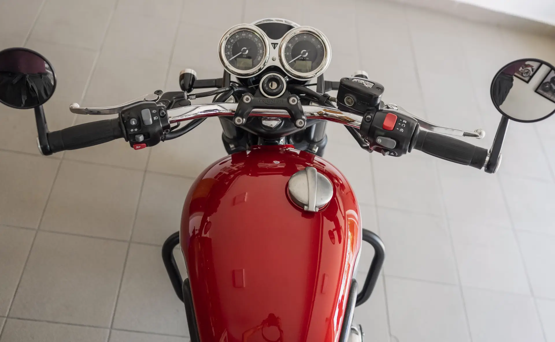 TRIUMPH BONNEVILLE T120 11