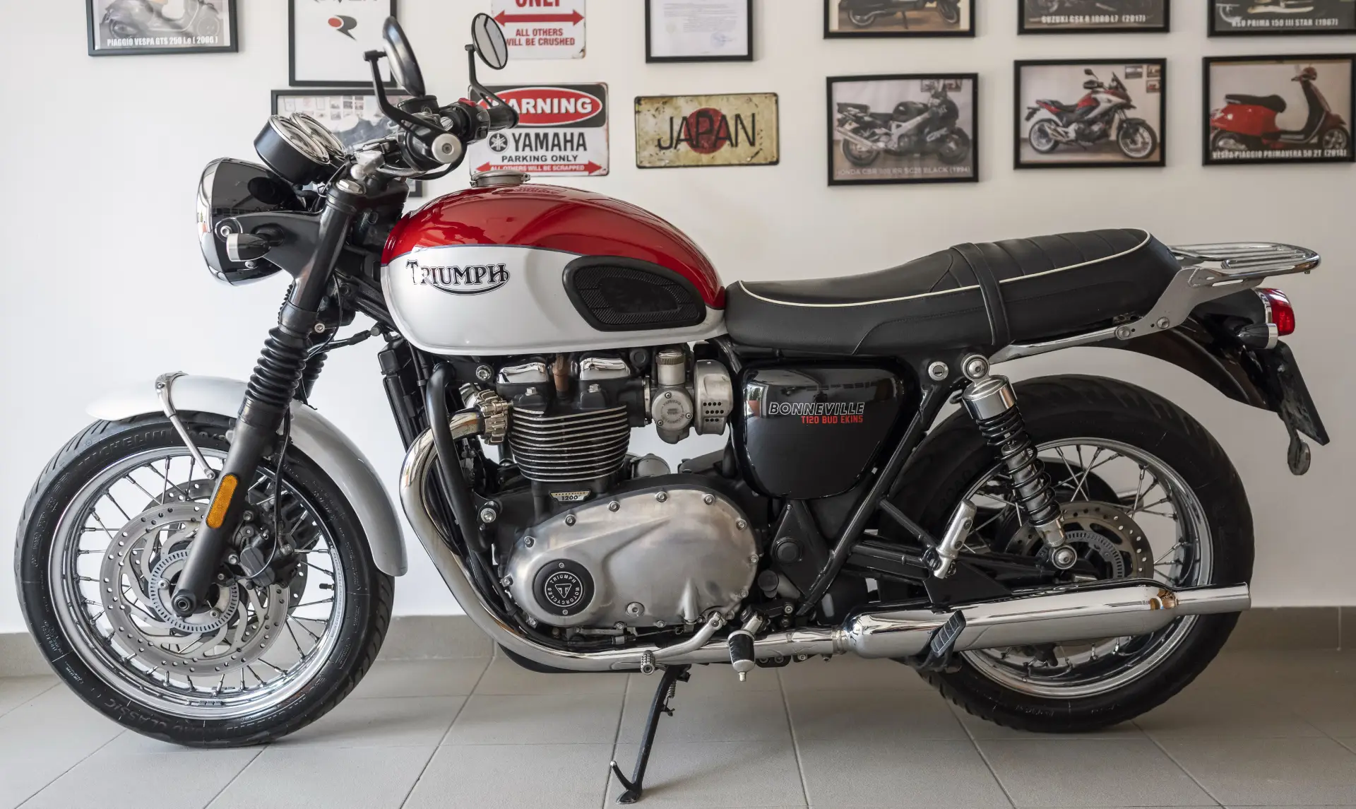 TRIUMPH BONNEVILLE T120 4