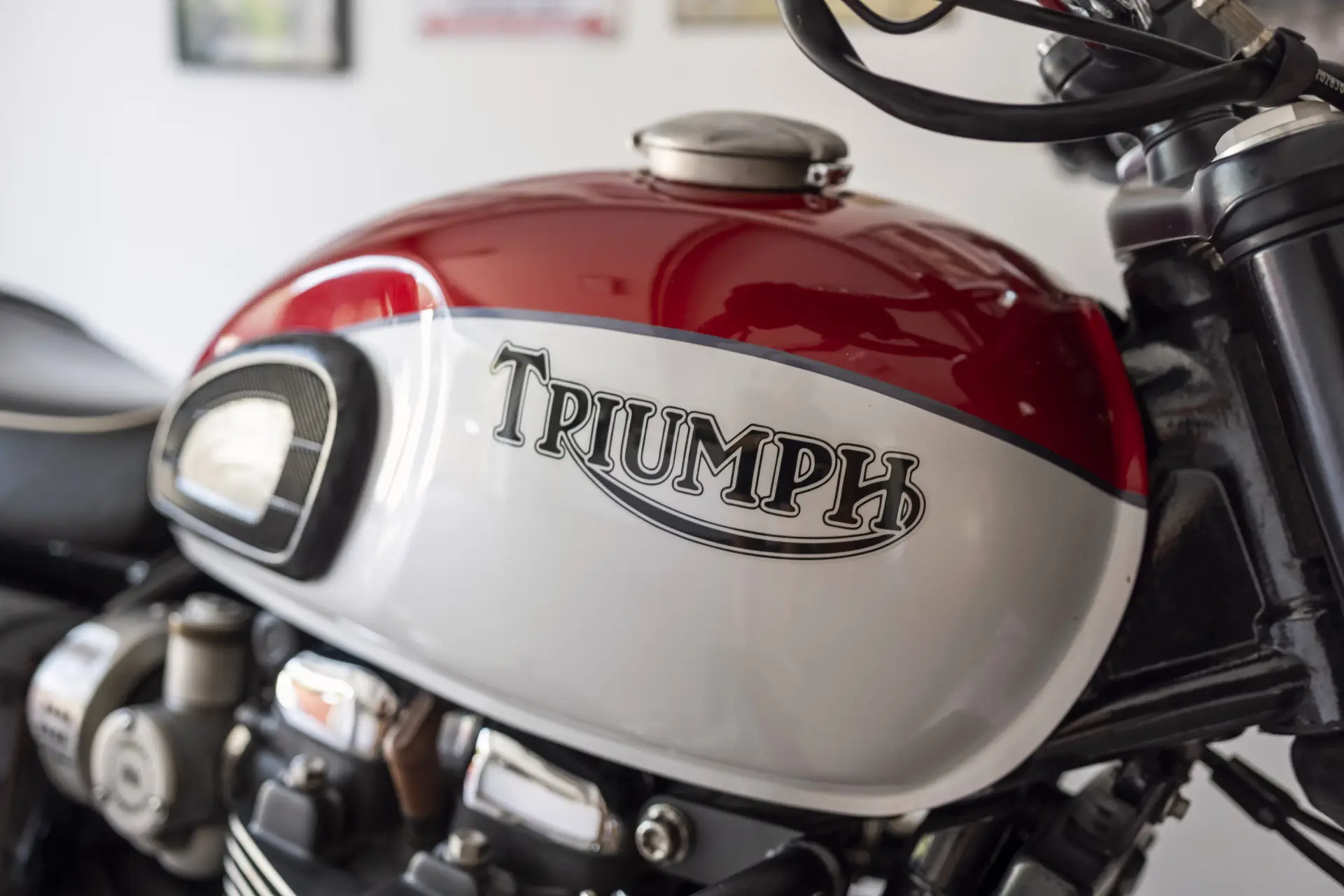 TRIUMPH BONNEVILLE T120 6
