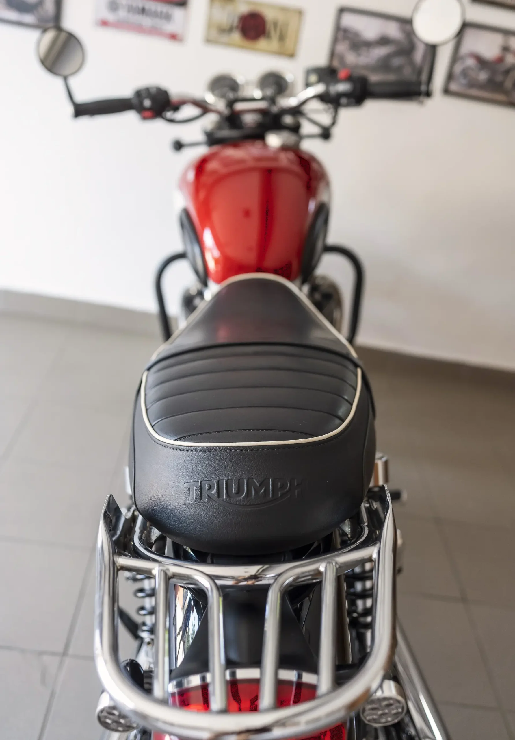 TRIUMPH BONNEVILLE T120 7