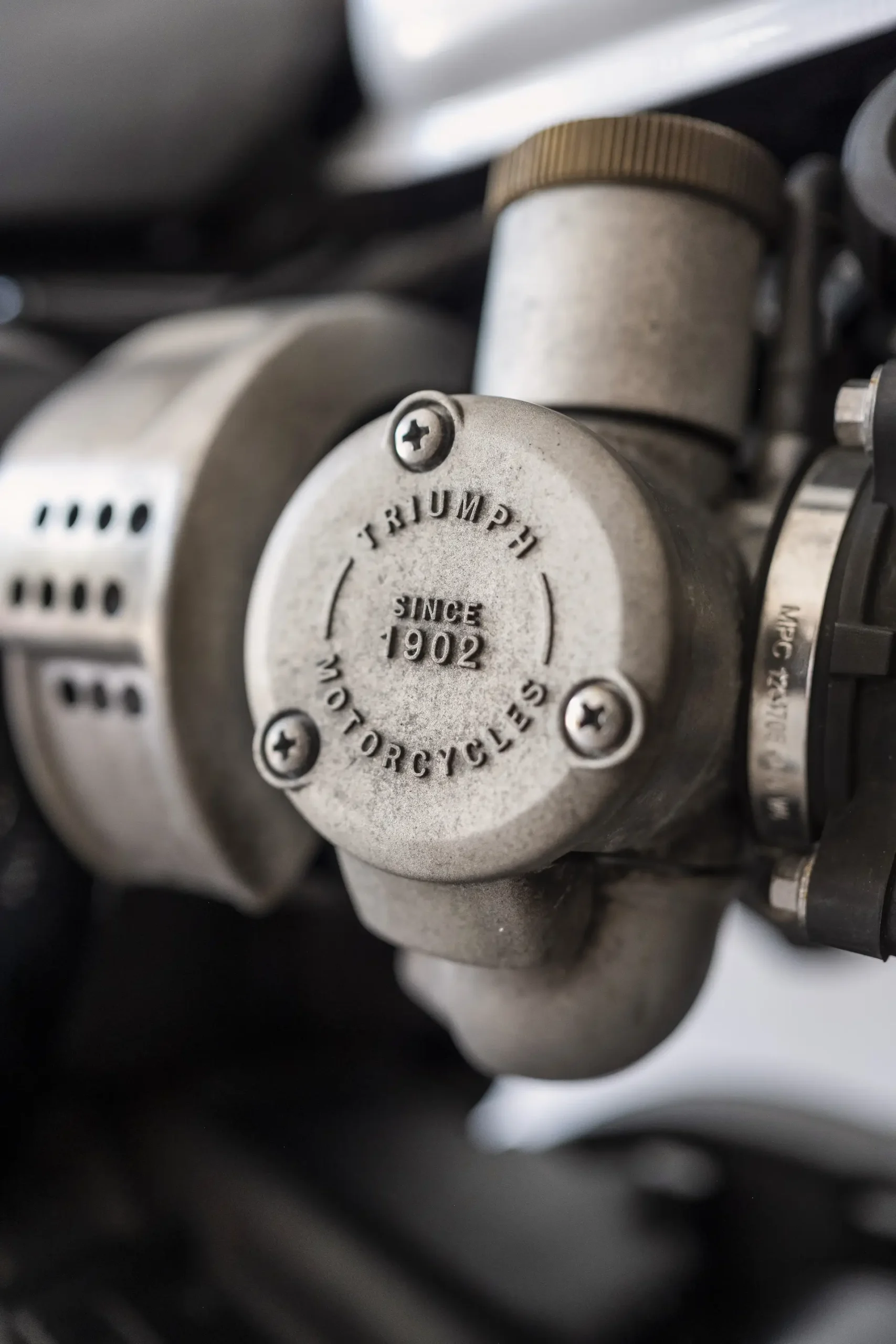 TRIUMPH BONNEVILLE T120 8