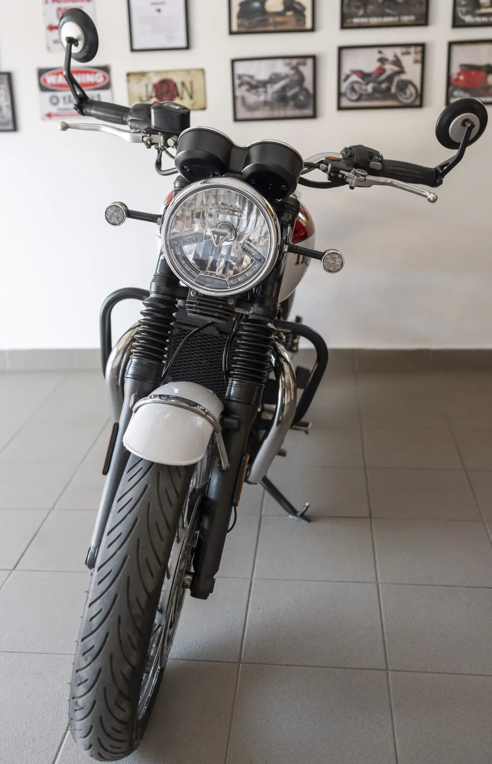 TRIUMPH BONNEVILLE T120 9