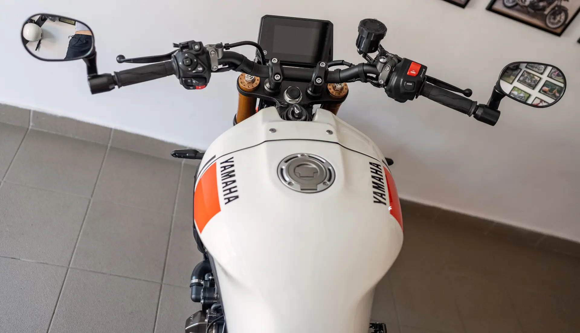 XSR 900 10