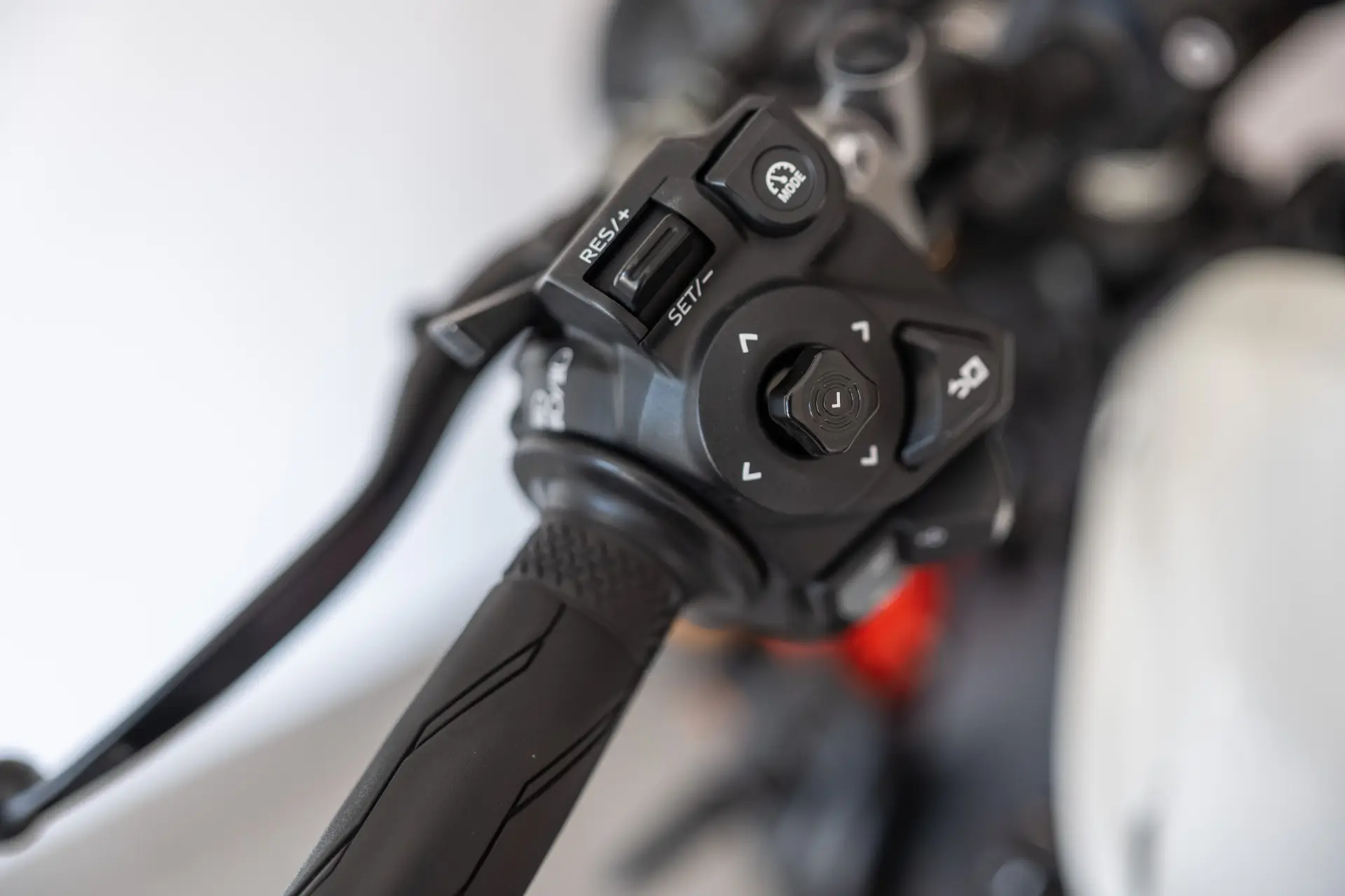 XSR 900 12